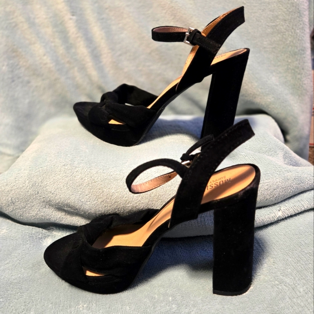 ⭐️EUC Mossimo size 6.5 heels